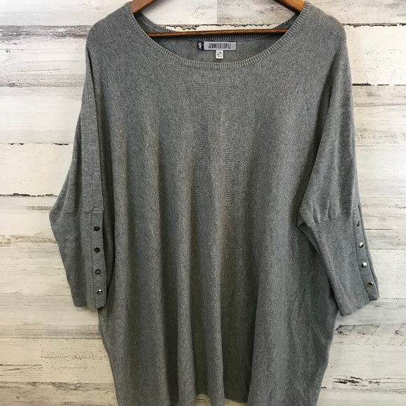 Jennifer Lopez Tops - 🌺3/$20 Jennifer Lopez Sweater [300b19]